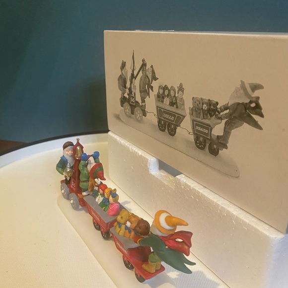 Dept 56 “Last Minute Delivery” Christmas Porcelain Heritage Village Collection - Picture 3 of 7